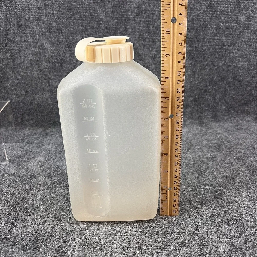 Rubbermaid Vintage Servin' Saver 2 Qt Drink Container Jug Flip Top Lid Almond
